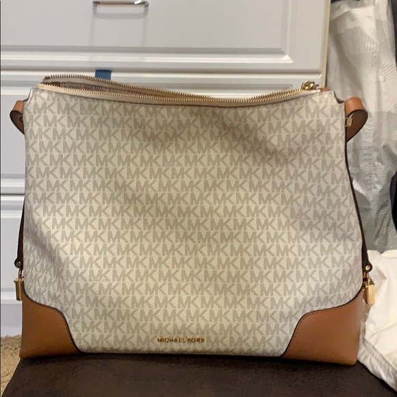 Michael Kors Purse - Picture 1 of 1